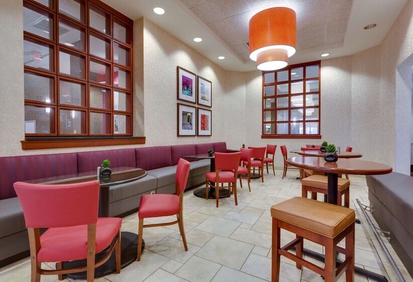 בית מלון כפרי Drury Inn & Suites Baton Rouge