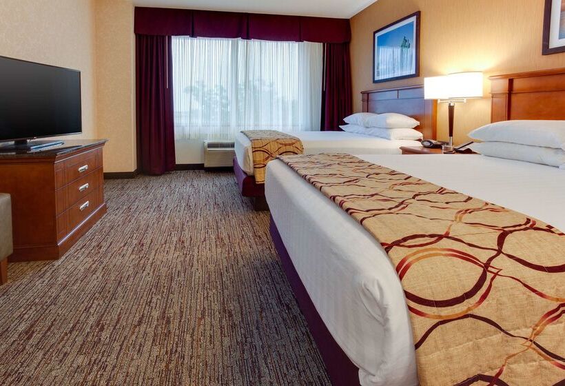 هتل Drury Inn & Suites West Des Moines