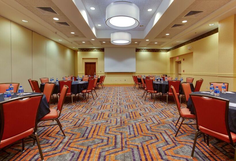 هتل Drury Inn & Suites West Des Moines