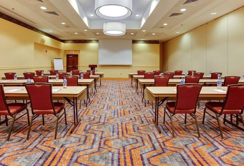 هتل Drury Inn & Suites West Des Moines