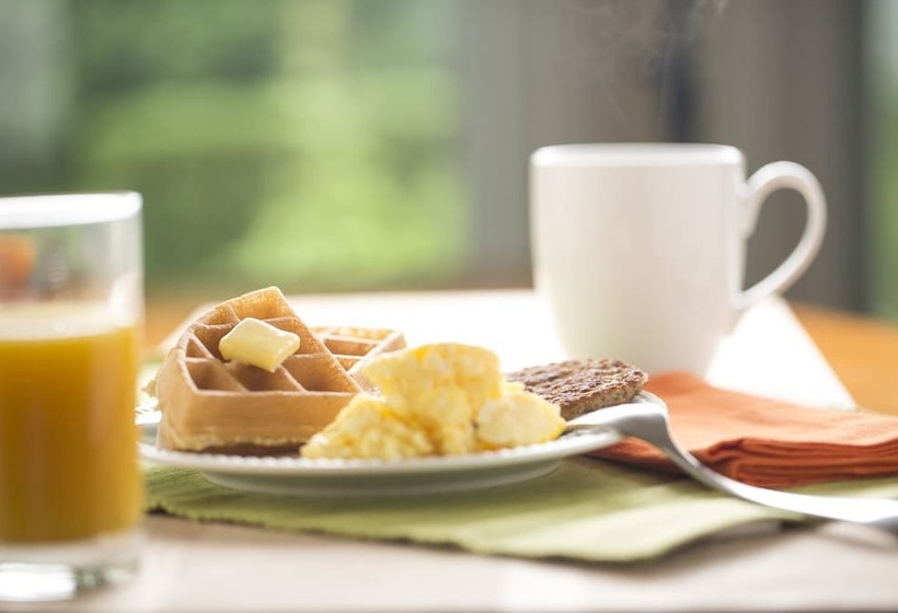 هتل Drury Inn & Suites West Des Moines