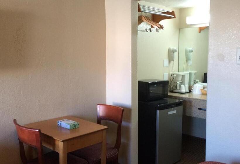 هتل Economy Inn