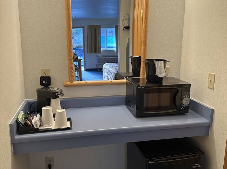 호텔 Edgewater Inn Shady Cove