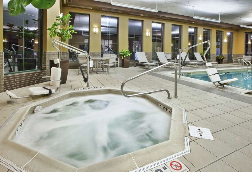 Hotelli Embassy Suites Columbus Airport