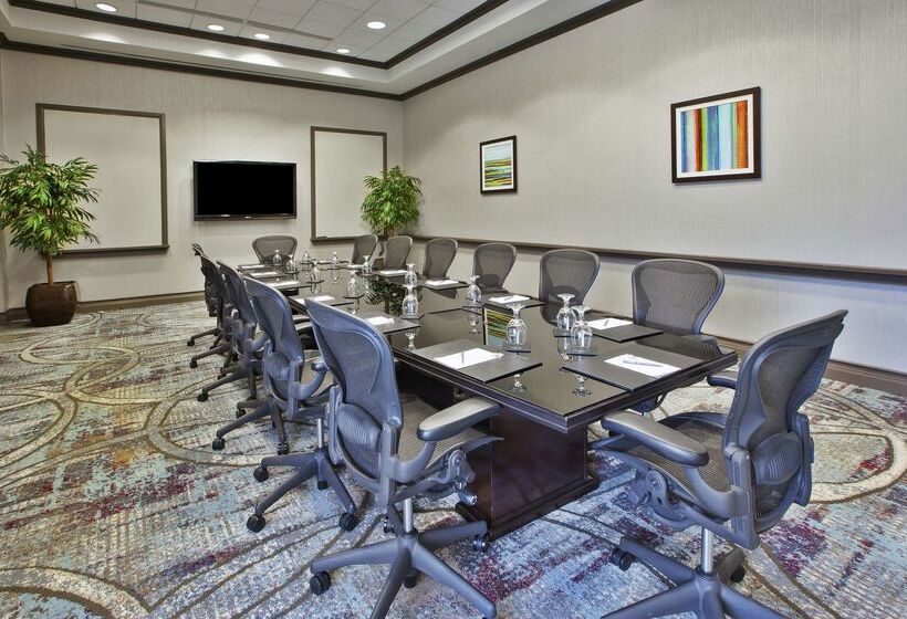 هتل Embassy Suites Columbus Airport