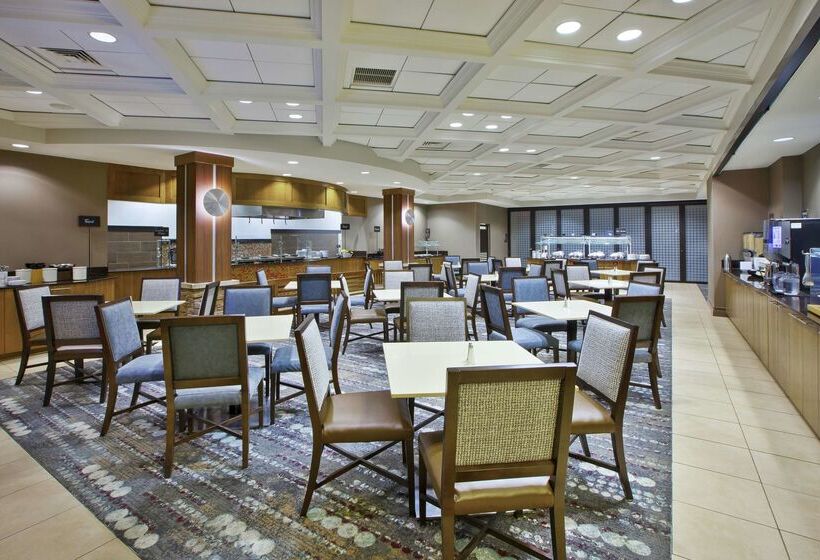 هتل Embassy Suites Columbus Airport
