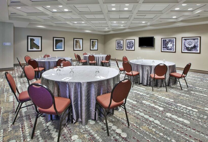 هتل Embassy Suites Columbus Airport