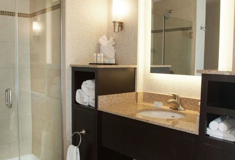 هتل Embassy Suites Columbus Airport