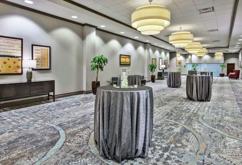 هتل Embassy Suites Columbus Airport