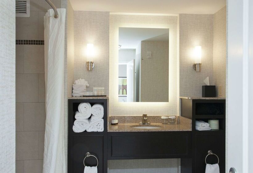 هتل Embassy Suites Columbus Airport