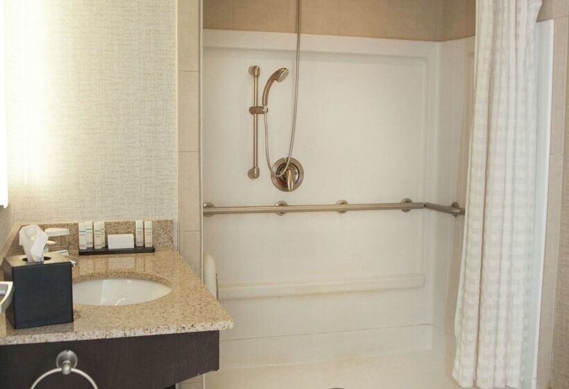 هتل Embassy Suites Columbus Airport