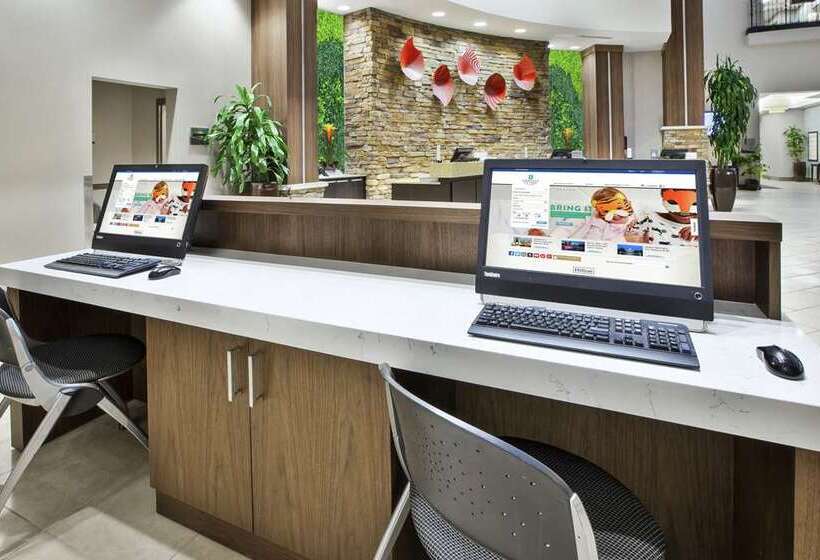 هتل Embassy Suites Columbus Airport