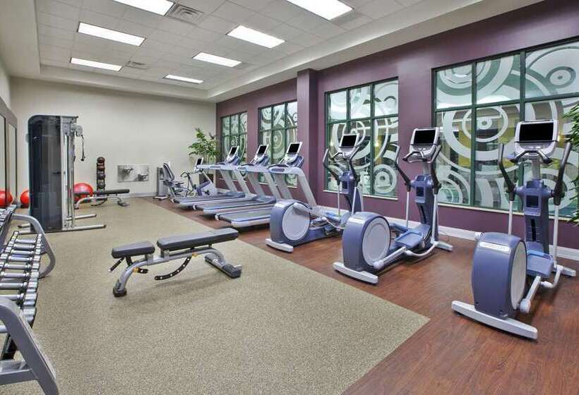 هتل Embassy Suites Columbus Airport