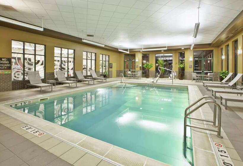 هتل Embassy Suites Columbus Airport
