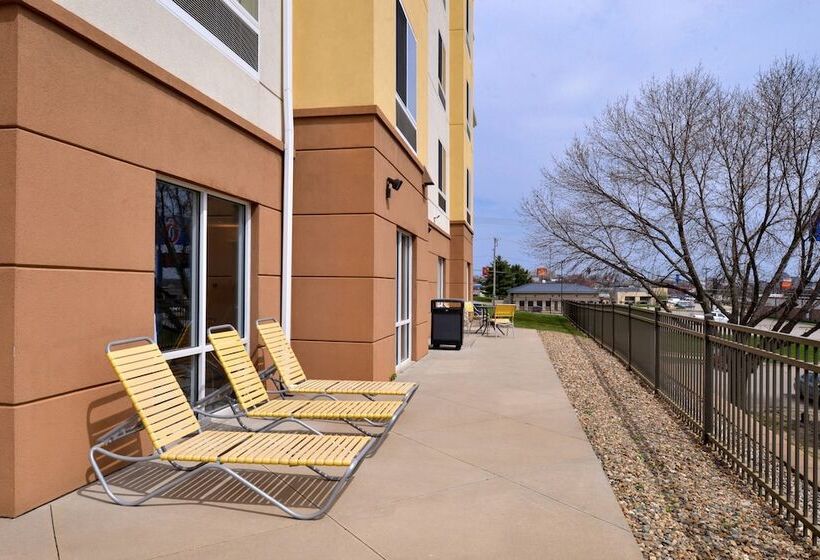 هتل Fairfield Inn & Suites By Marriott Cedar Rapids