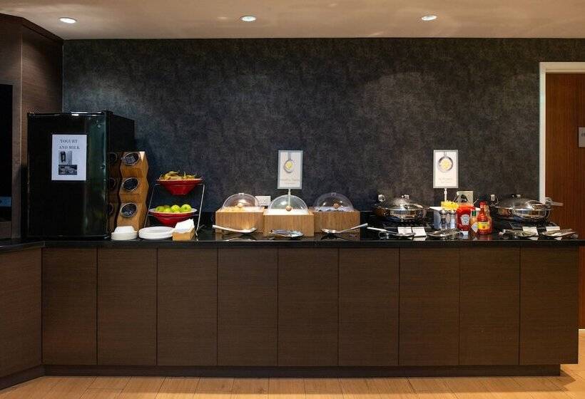 هتل Fairfield Inn & Suites By Marriott Cedar Rapids