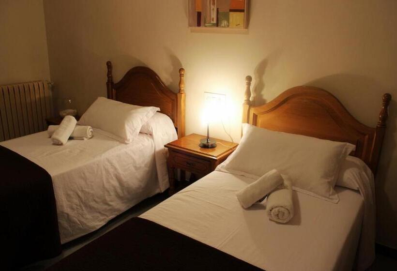 هتل Hostal Los Maños