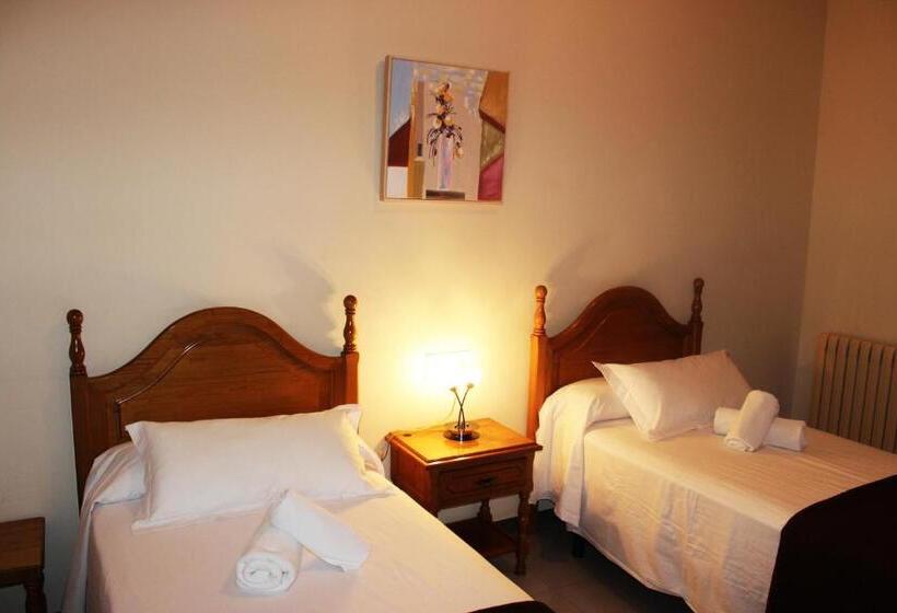 هتل Hostal Los Maños