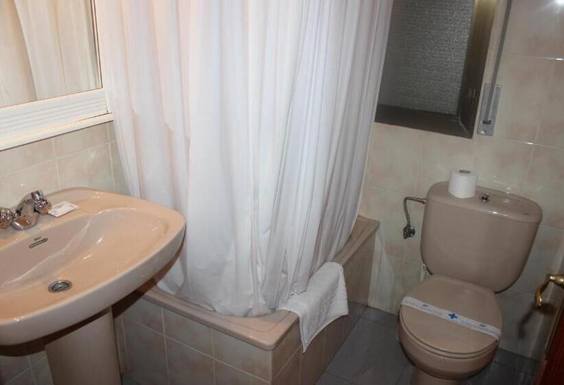هتل Hostal Los Maños