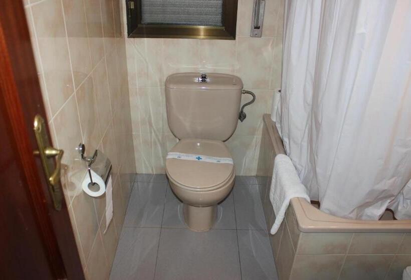 هتل Hostal Los Maños