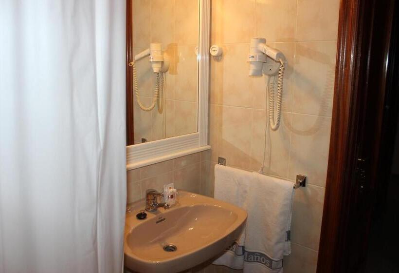 هتل Hostal Los Maños