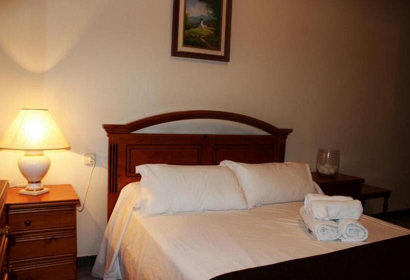 هتل Hostal Los Maños