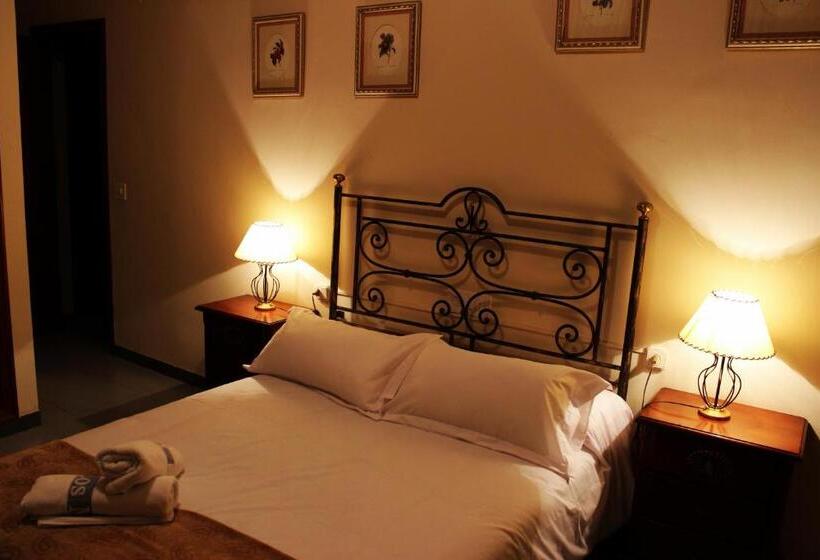 هتل Hostal Los Maños