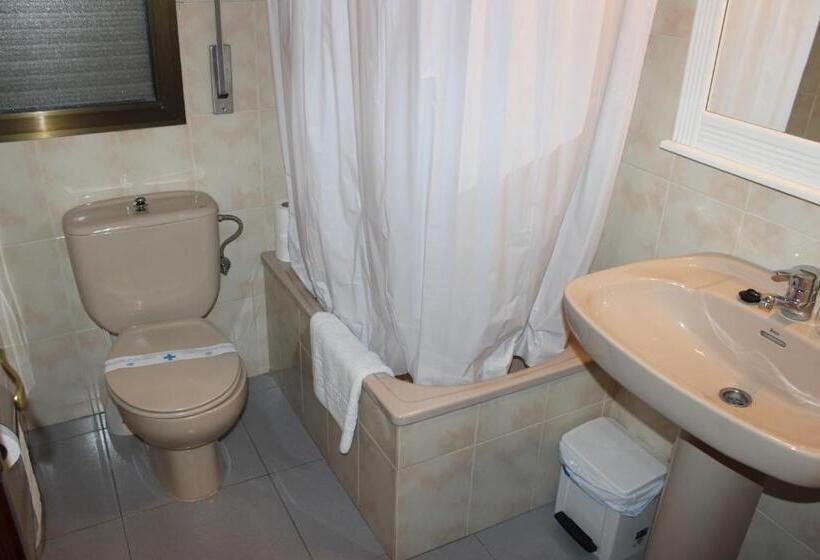 هتل Hostal Los Maños