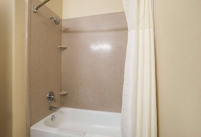 בית מלון כפרי Knights Inn Bunkie