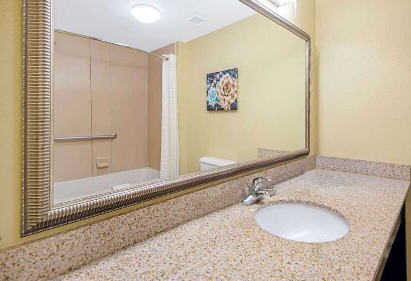 هتل La Quinta By Wyndham Lawton / Fort Sill