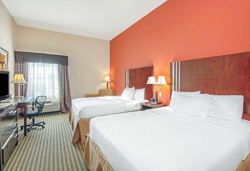 هتل La Quinta Inn & Suites By Wyndham Woodward