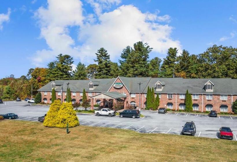 ホテル Mountain Inn & Suites Flat Rock