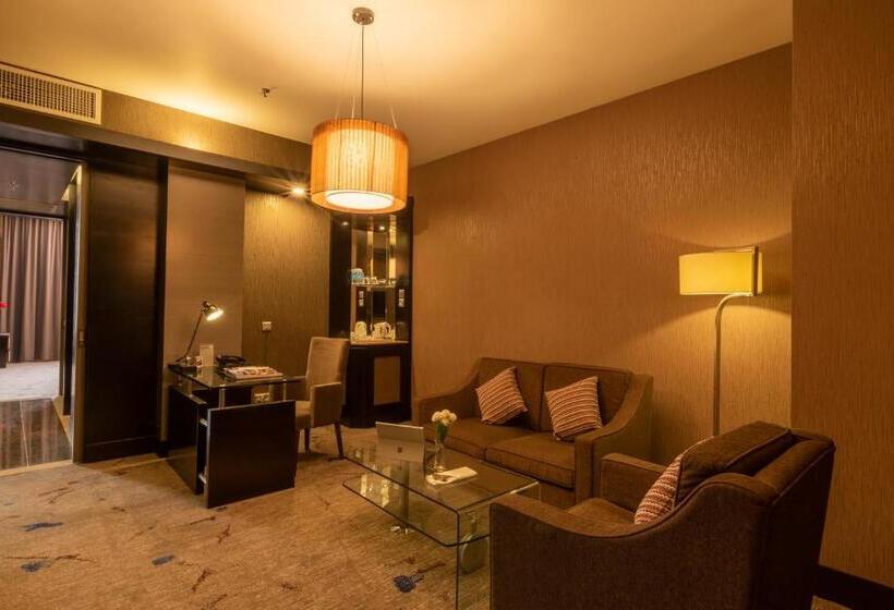Fotos del hotel New World Suites:  16