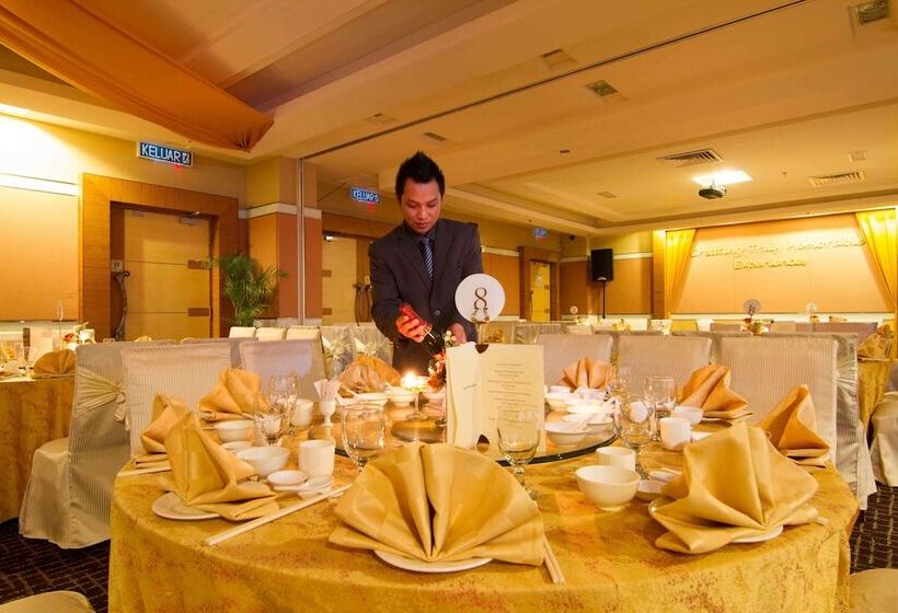 Fotos del hotel New World Suites:  29