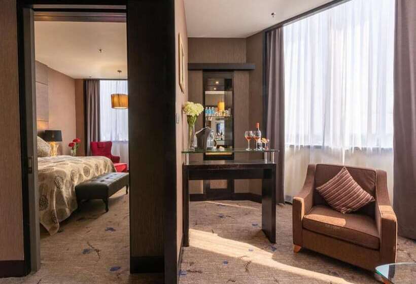 Fotos del hotel New World Suites:  30