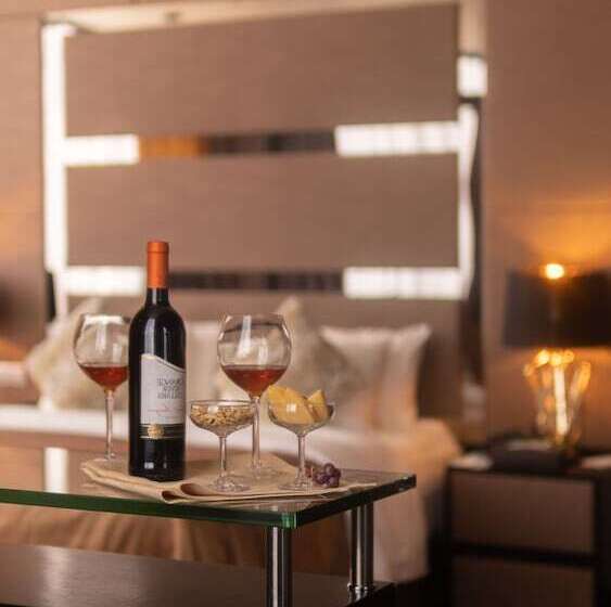 Fotos del hotel New World Suites:  24