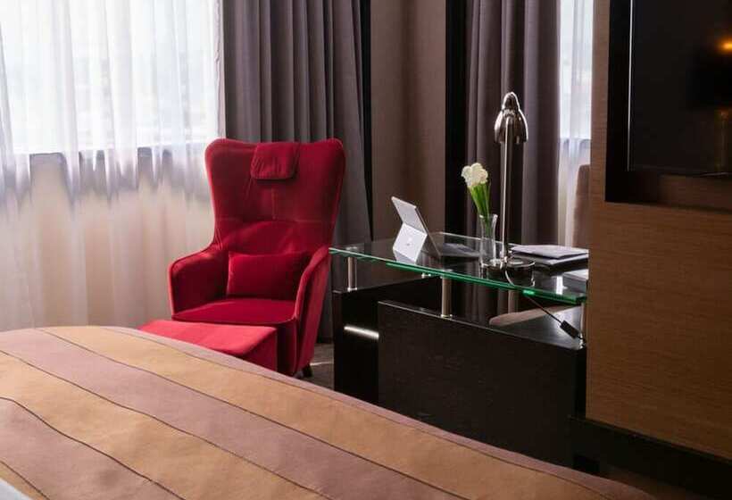 Fotos del hotel New World Suites:  28