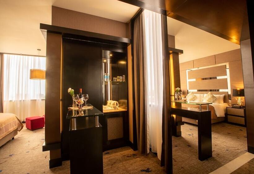 Fotos del hotel New World Suites:  41