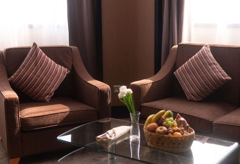 Fotos del hotel New World Suites:  43