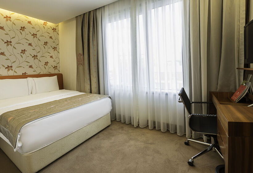 Fotos del hotel Ramada  & Suites By Wyndham Istanbul Ataköy:  3