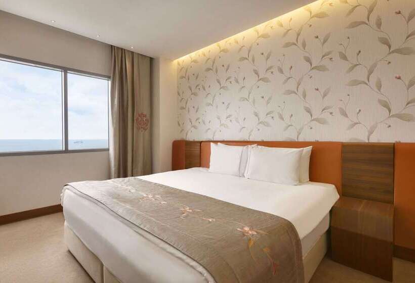 Fotos del hotel Ramada  & Suites By Wyndham Istanbul Ataköy:  6