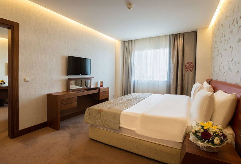 Fotos del hotel Ramada  & Suites By Wyndham Istanbul Ataköy:  4