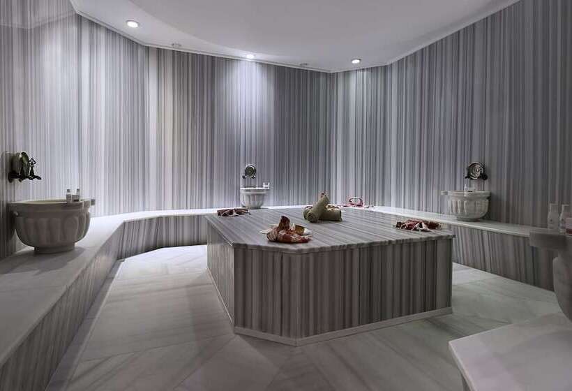 Fotos del hotel Ramada  & Suites By Wyndham Istanbul Ataköy:  39