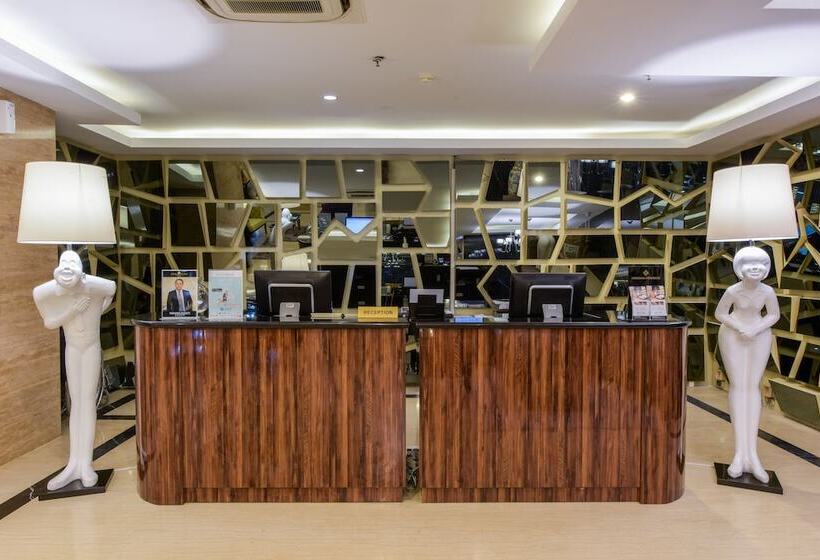 هتل Royal Regantris Cendana