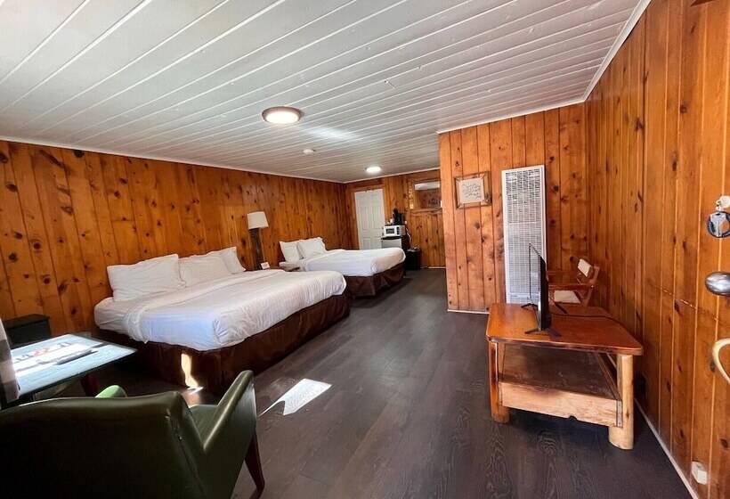 酒店 The Spruce Lodge