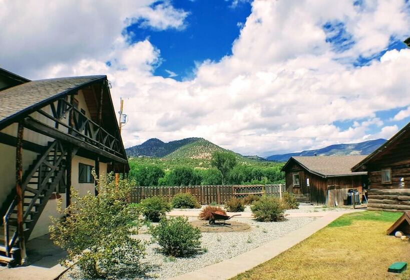 فندق The Spruce Lodge