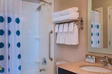 هتل Towneplace Suites Fayetteville Cross Creek