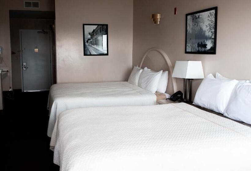 هتل West Bank Inn