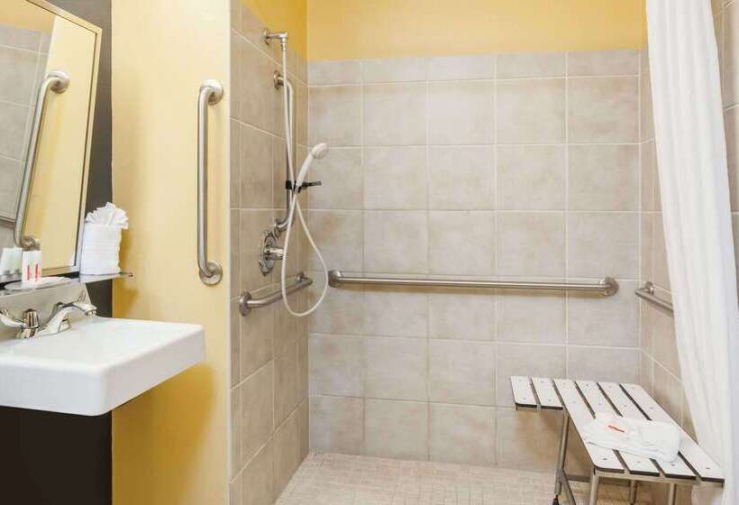 Microtel Inn & Suites