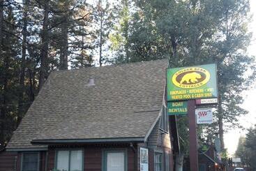 استراحتگاه Golden Bear Cottages